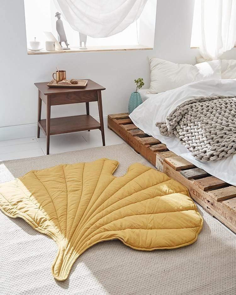 Kuscheldecke mit Blatt-Dekor