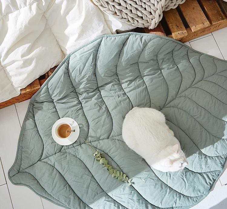 Kuscheldecke mit Blatt-Dekor