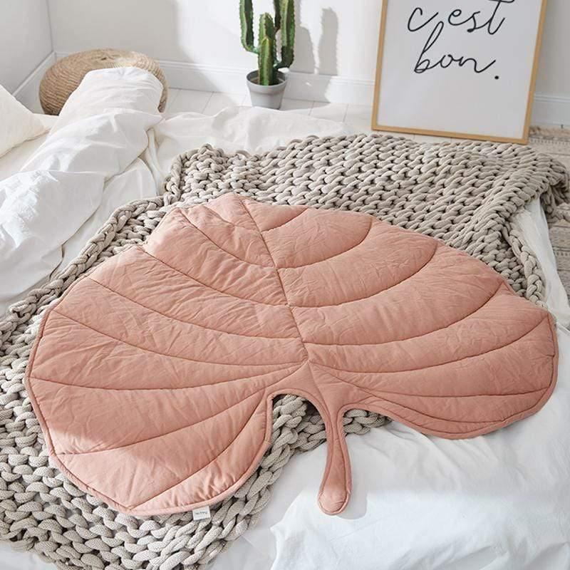 Kuscheldecke mit Blatt-Dekor