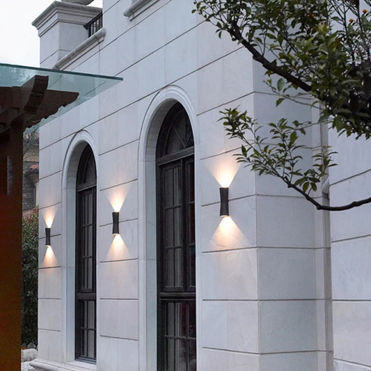 Elegante Außenwandleuchte mit LED