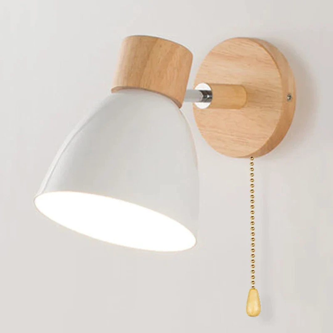 Design-Wandleuchte aus Holz mit LED