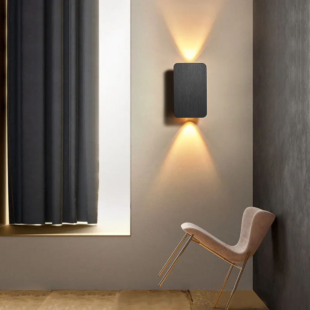 Moderne LED-Wandleuchte im Quadrat