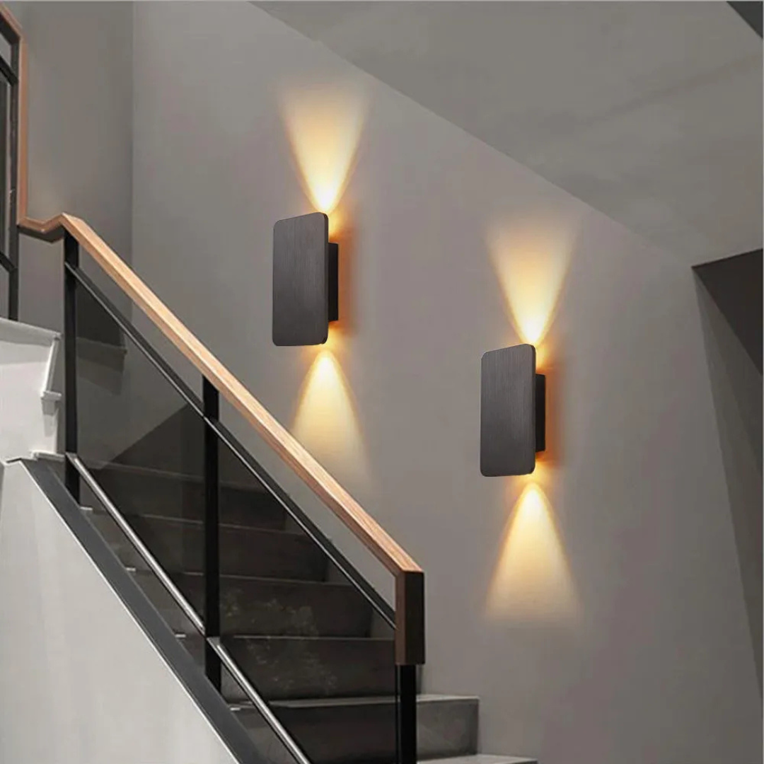 Moderne LED-Wandleuchte im Quadrat