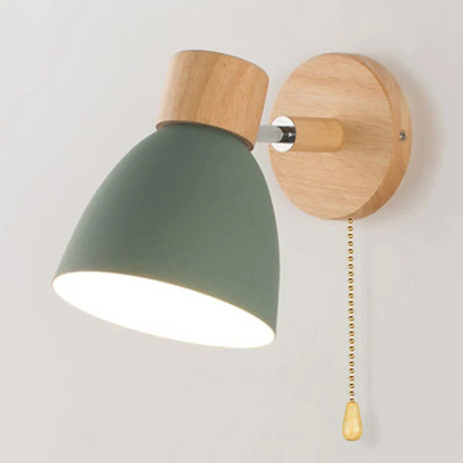 Design-Wandleuchte aus Holz mit LED