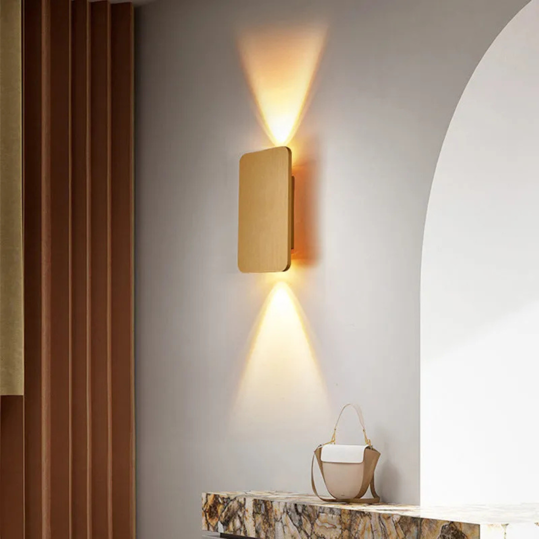 Moderne LED-Wandleuchte im Quadrat