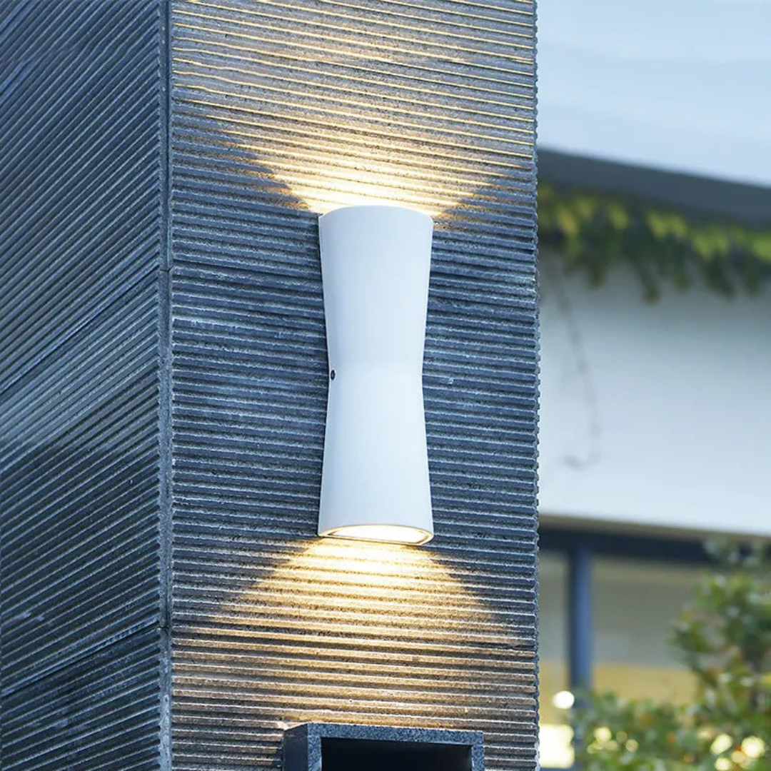 Elegante Außenwandleuchte mit LED