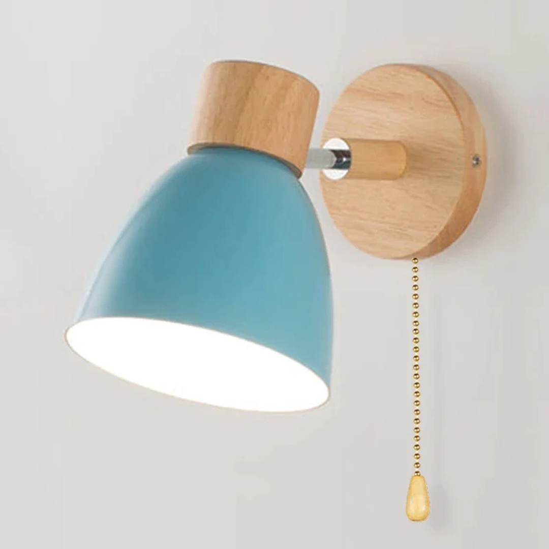 Design-Wandleuchte aus Holz mit LED
