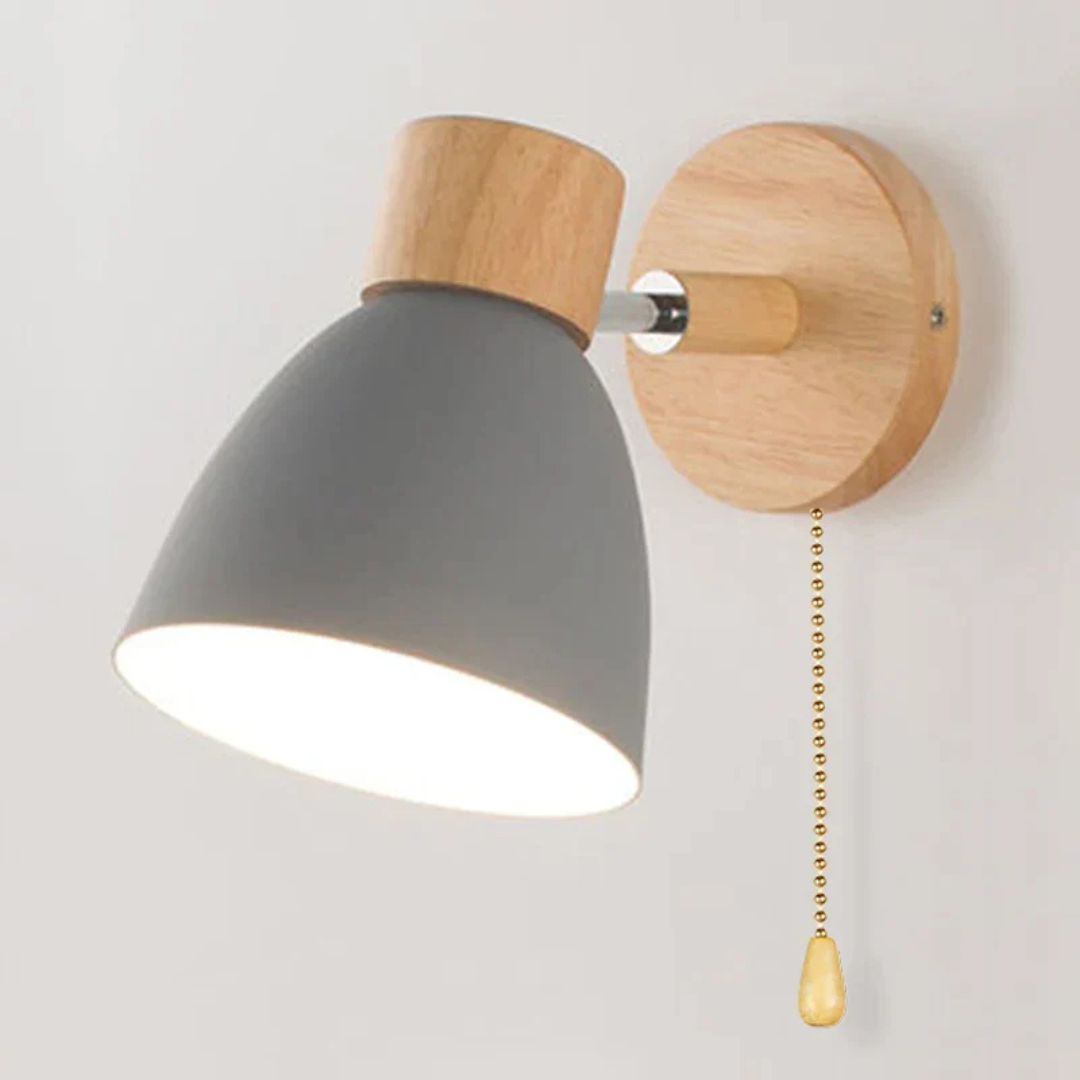 Design-Wandleuchte aus Holz mit LED