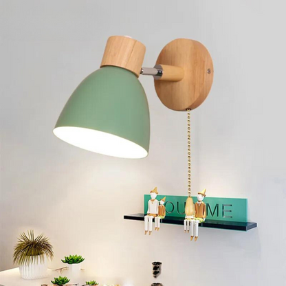 Design-Wandleuchte aus Holz mit LED