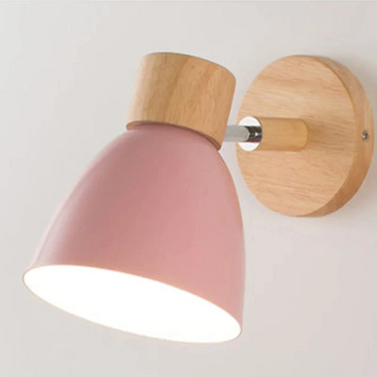 Design-Wandleuchte aus Holz mit LED