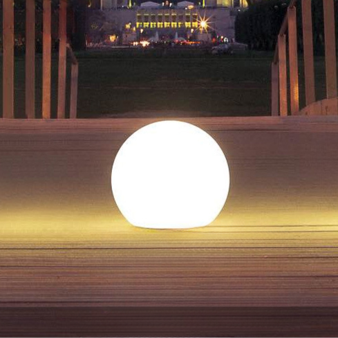 Kugelförmige Solarleuchte für den Garten