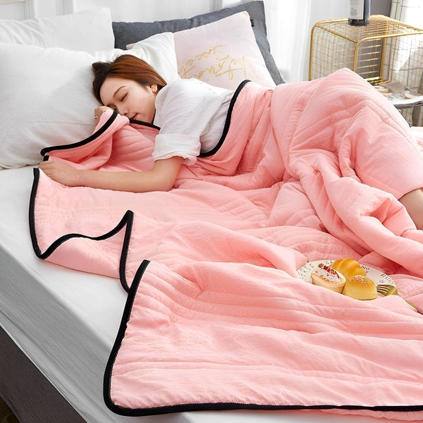 Die Lösung gegen Sommerhitze im Bett