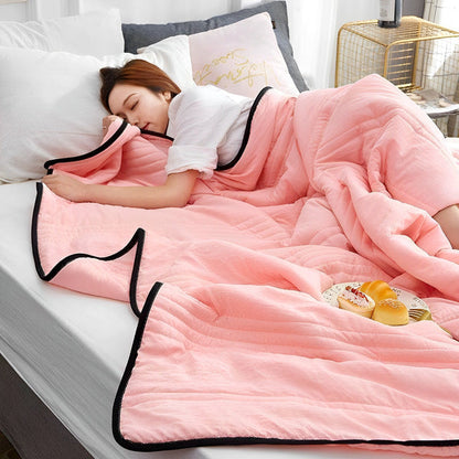 Die Lösung gegen Sommerhitze im Bett