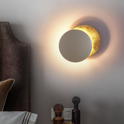 Wandleuchte mit Goldoptik & LED