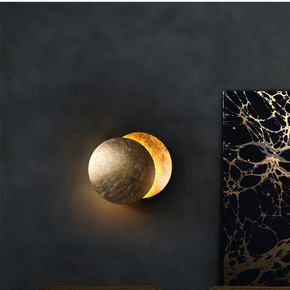 Wandleuchte mit Goldoptik & LED