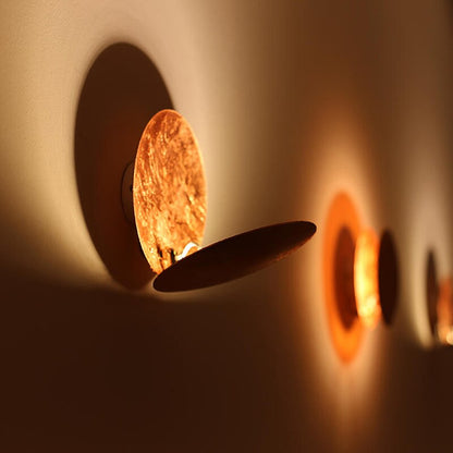 Wandleuchte mit Goldoptik & LED