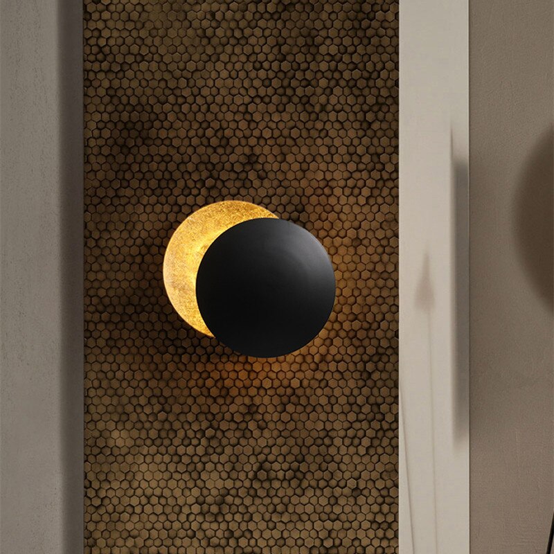 Wandleuchte mit Goldoptik & LED