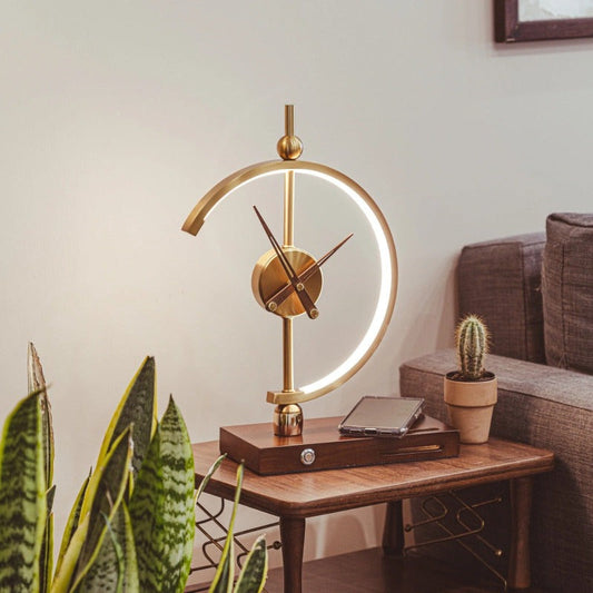 Minimalistische LED-Uhr mit Lampe
