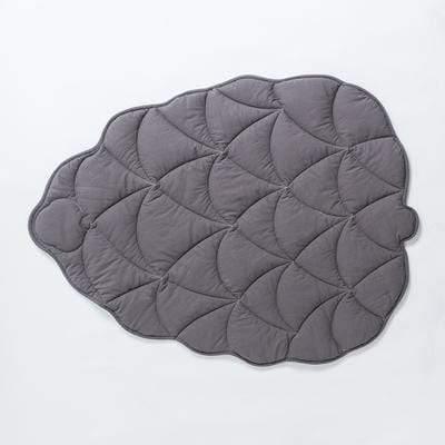 Kuscheldecke mit Blatt-Dekor