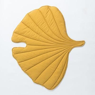 Kuscheldecke mit Blatt-Dekor